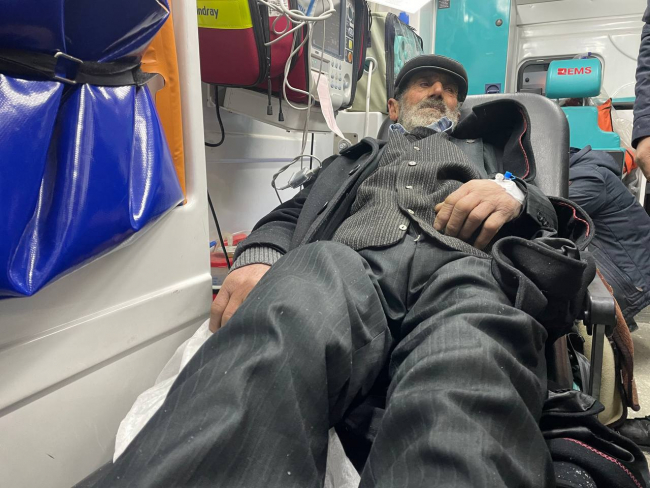 Ağrı'da hastanın yardımına paletli ambulans yetişti