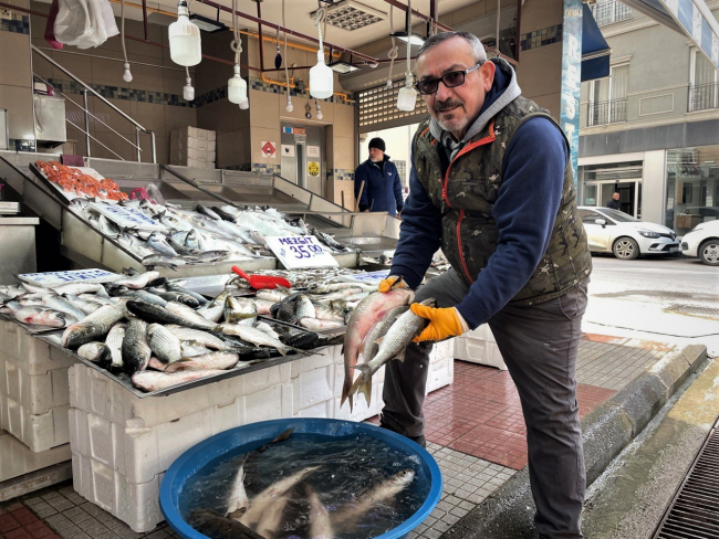 Karadeniz'de kötü hava balıkçılığı olumsuz etkiledi