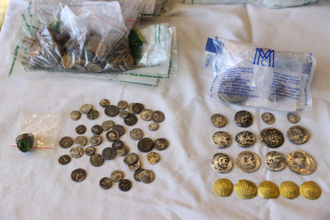 Yurt dışına kaçırılmak istenen 15 bin 751 tarihi eser ele geçirildi