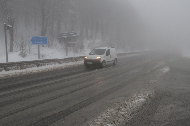Bolu Dağı'nda kar ve sis etkili