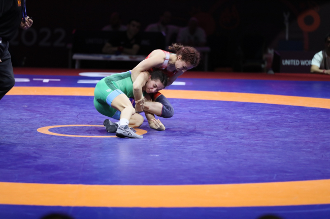 Millli güreşçi Evin Demirhan Yavuz, Avrupa şampiyonu oldu