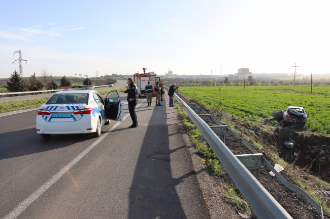 Kilis'te otomobil şarampole devrildi: 3 yaralı