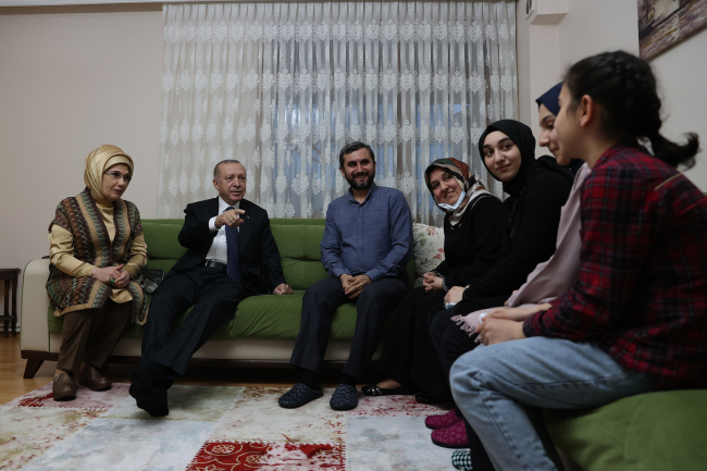 تناول الرئيس أردوغان الإفطار في منزل أحد المواطنين