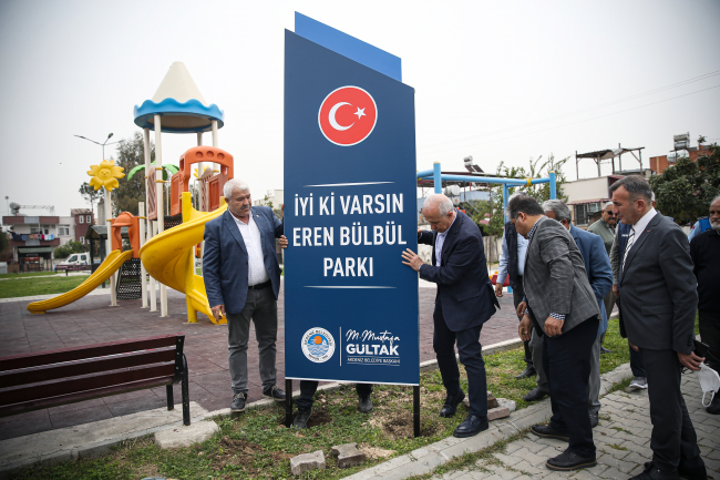 Mersin'de isim önergesi reddedilen parka Eren Bülbül'ün adını taşıyan tabela dikildi