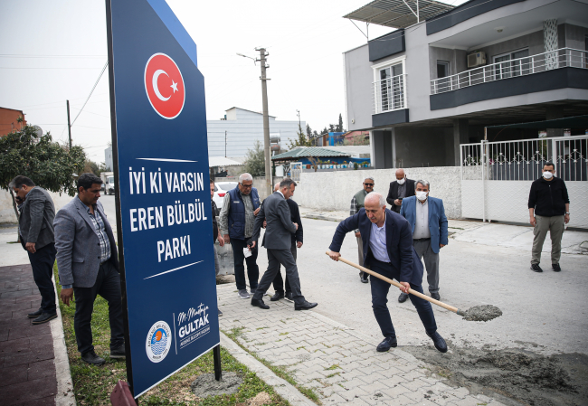 Mersin'de isim önergesi reddedilen parka Eren Bülbül'ün adını taşıyan tabela dikildi