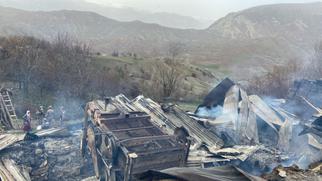 Giresun'da köyde yangın: 4 ev kullanılamaz hale geldi