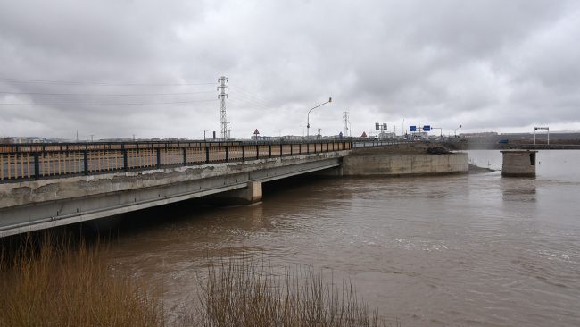 Kars çayı taştı: Ev ve tarım arazilerini su bastı
