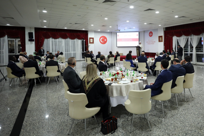 Ali Erbaş, İslam ülkelerinin büyükelçileriyle iftarda bir araya geldi