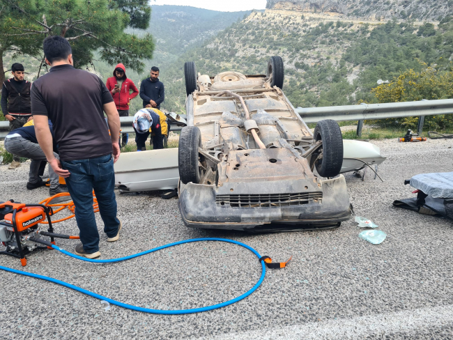 Mersin'de otomobil devrildi: 1 ölü, 3 yaralı