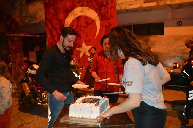 Balıkesir'de polislere sürpriz kutlama