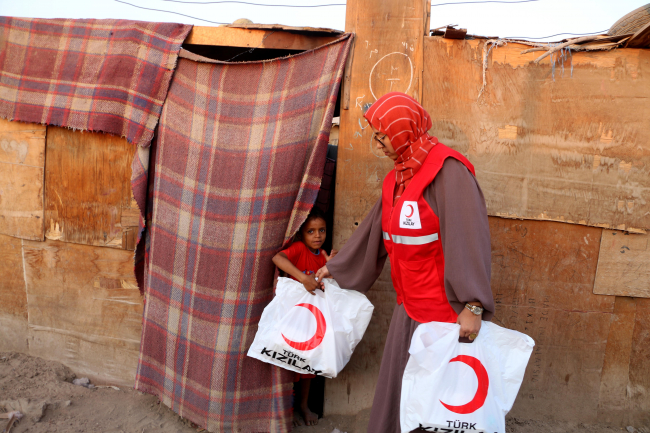 Türk Kızılay, Yemen'de 700 göçmene iftar verdi