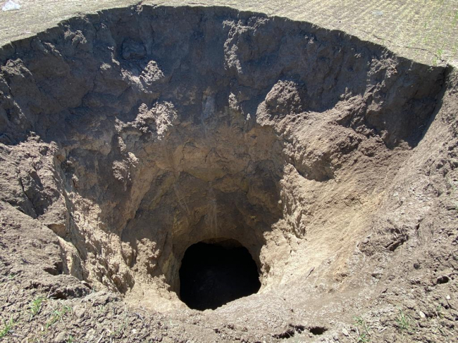 Konya'da 10 metre çapında obruk oluştu