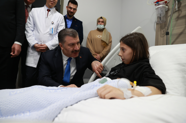 Bakan Koca, sağlık çalışanlarıyla iftar yaptı