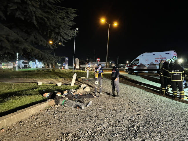 Edirne'de trafik kazası: 7 düzensiz göçmen yaralandı