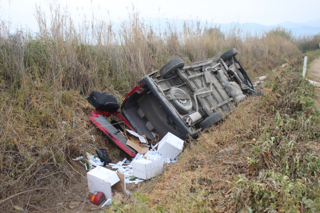 İzmir'de panelvan devrildi: 11 yaralı