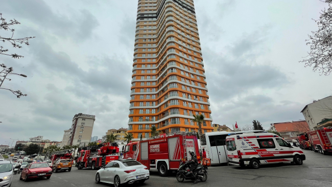 Kartal'da 33 katlı binada yangın paniği
