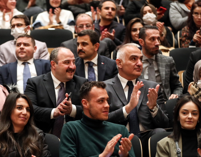 Bakan Varank, sürpriz iftar buluşmalarına devam ediyor