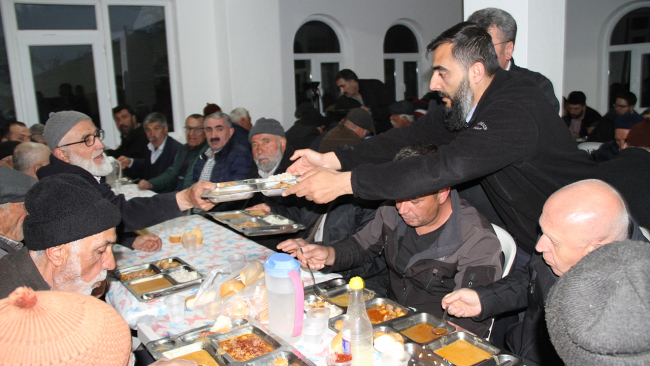 Bu köyde 30 yıldır tek iftar sofrası kuruluyor