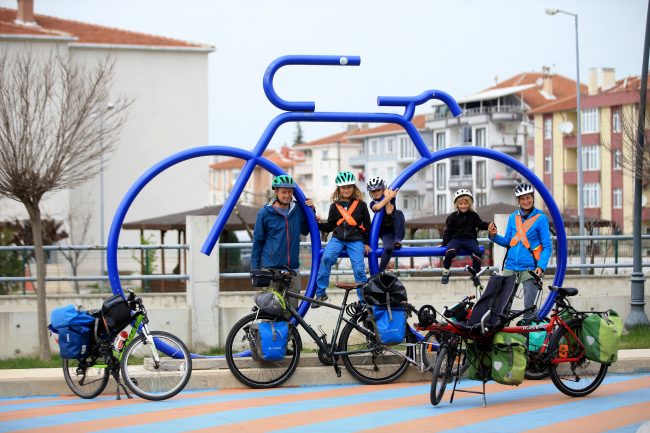 Bisikletle 8 ayda 11 ülke gezen ailenin favorisi 'Türkiye'