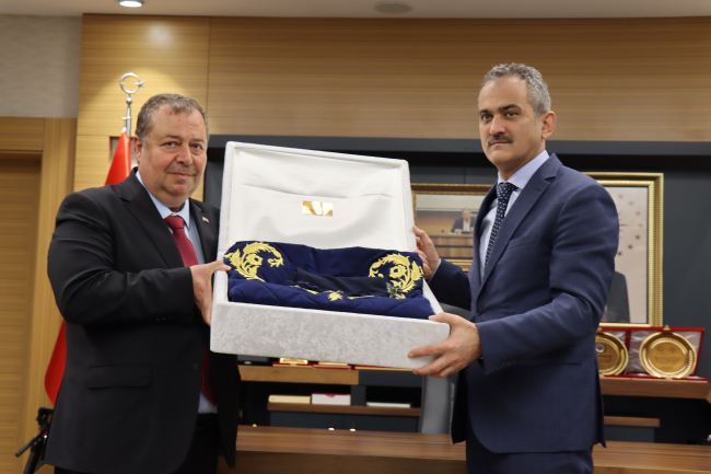 Bakan Özer: Kilis'teki mevcut yatırımı yaklaşık 4 kat artırmış bulunuyoruz