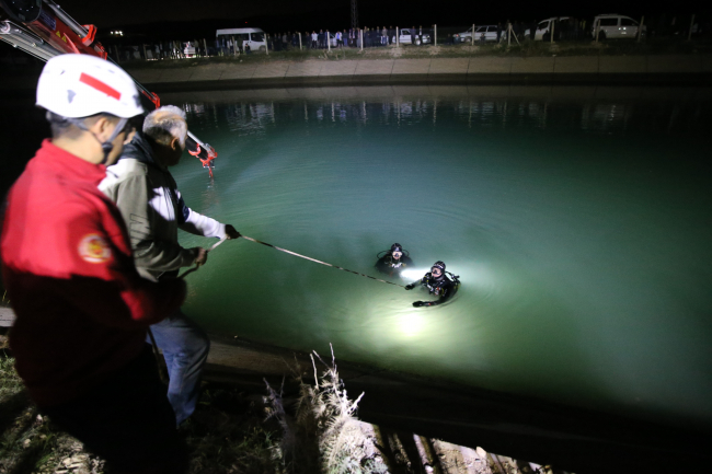 Sulama kanalına düşen araçtaki 3 kişi öldü