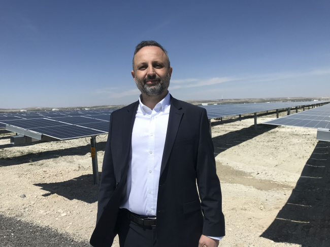 Tek güneş paneli 50 ağaç kadar karbon emisyonunu azaltıyor