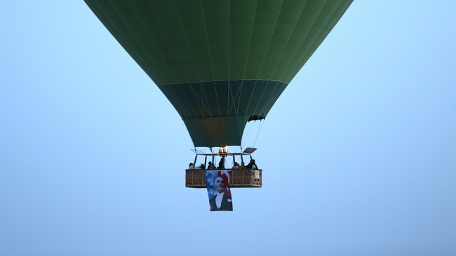 Kapadokya'da balonlar 23 Nisan için havalandı