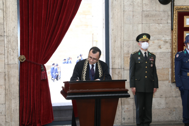 Anayasa Mahkemesi heyetinden Anıtkabir'e ziyaret
