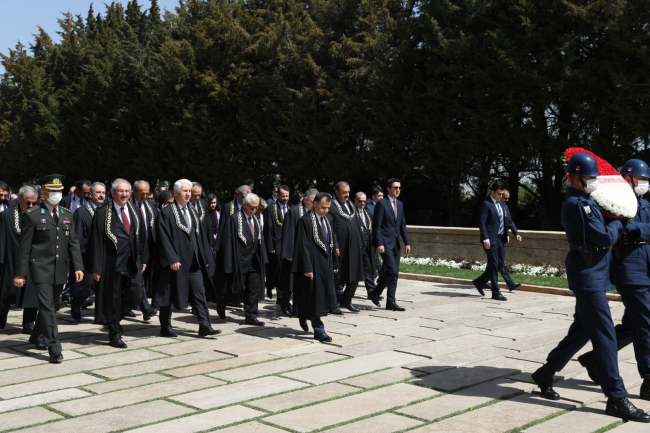 Anayasa Mahkemesi heyetinden Anıtkabir'e ziyaret
