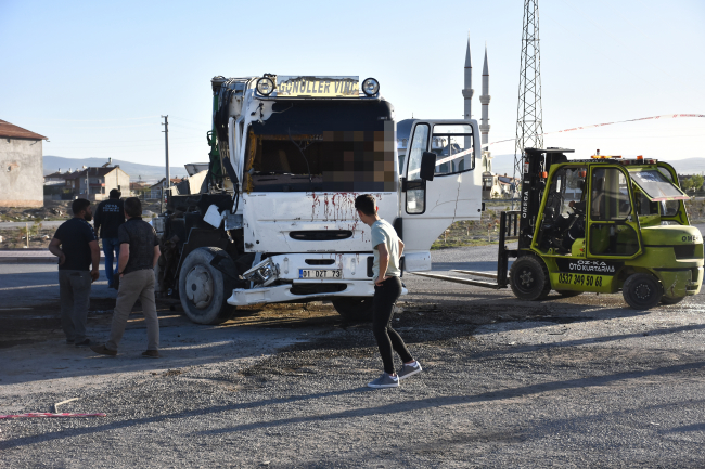 Konya'da vinç ile işçi servisi çarpıştı: 18 yaralı