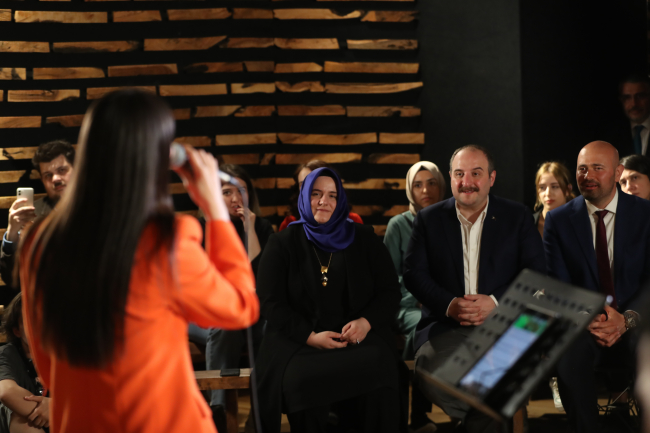 Sanayi ve Teknoloji Bakanı Varank gençlerle buluştu