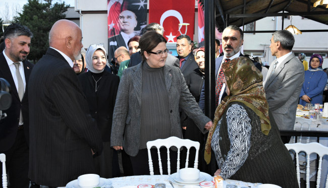Bakan Yanık: Salgında ölenlerin yüzde 4,4'ü yaşlı