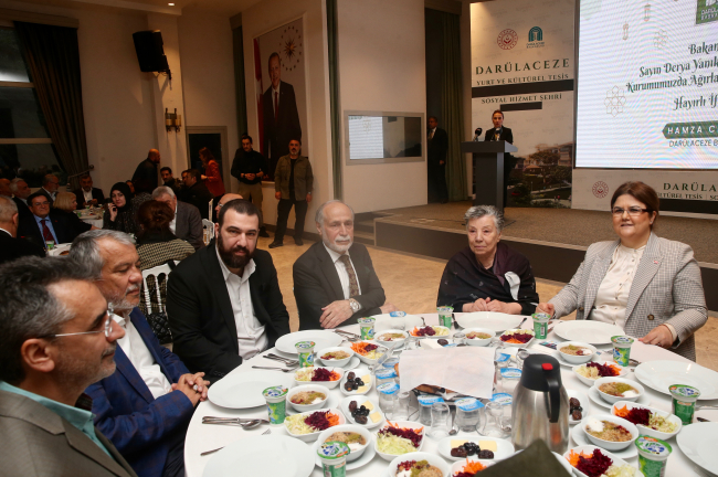 Bakan Yanık, Darülaceze sakinleriyle iftar yaptı