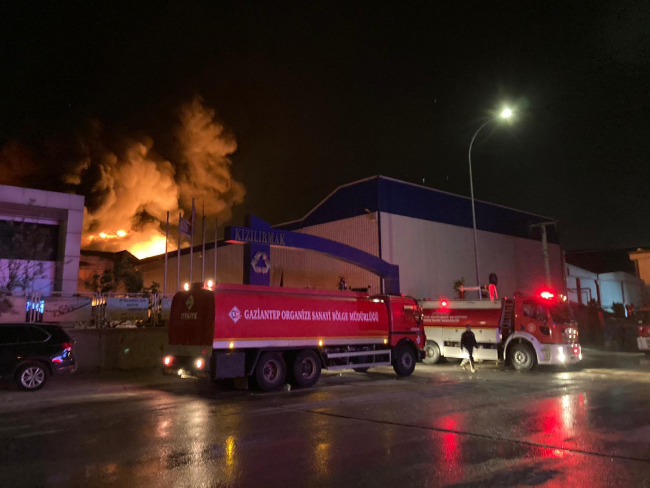 Gaziantep'te geri dönüşüm fabrikasında yangın