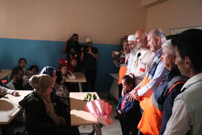 İçişleri Bakanı Süleyman Soylu, İdlib'de yetim köyü açılışı yaptı