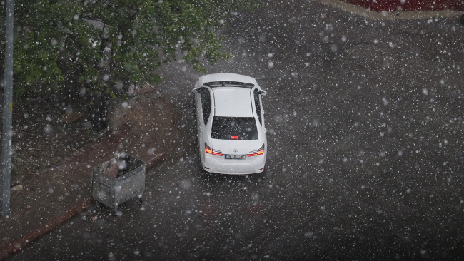 Meteoroloji uyarmıştı: Kayseri'de dolu ve sağanak etkili oldu