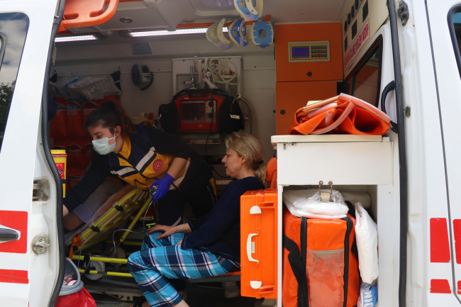 Burdur'da ev yangını: Mahsur kalan 3 kişi kurtarıldı