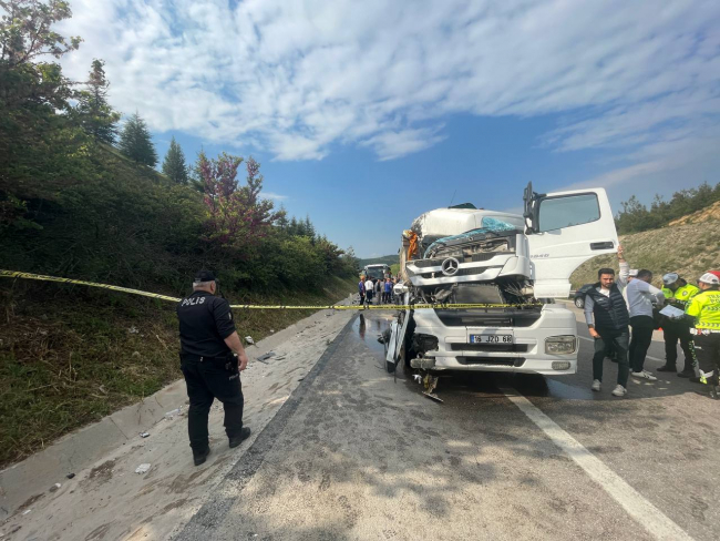 Bursa'da tırla otobüs çarpıştı: 1 ölü, 6 yaralı