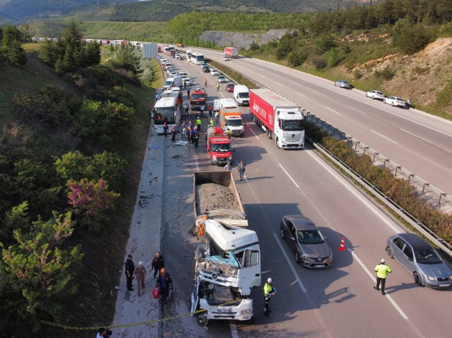 Bursa'da tırla otobüs çarpıştı: 1 ölü, 6 yaralı