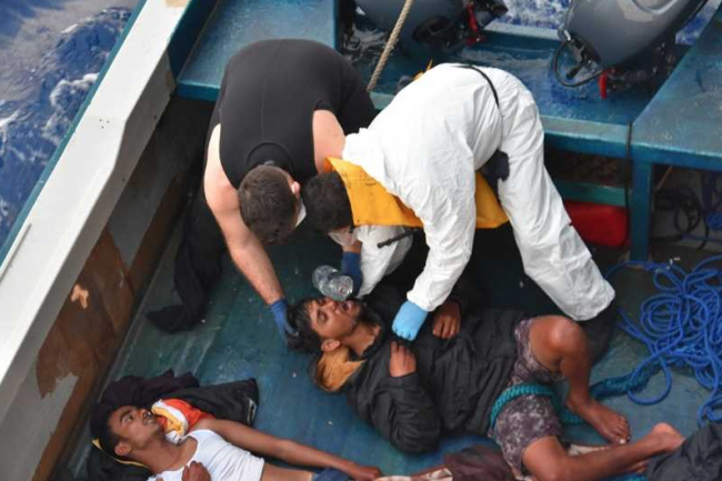 Ölüm yolundaki 17 düzensiz göçmeni Mehmetçik kurtardı