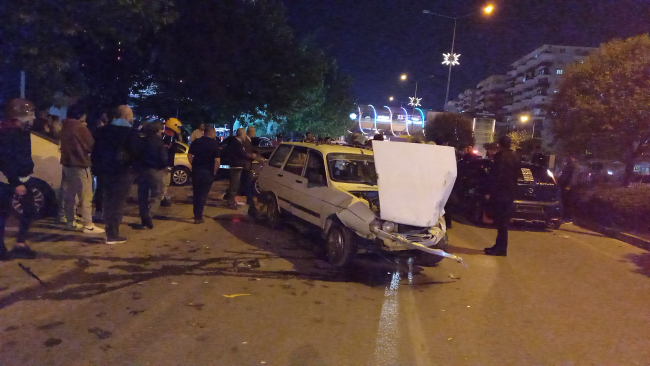 Manisa’da 6 otomobilin karıştığı zincirleme trafik kazası: 3 yaralı