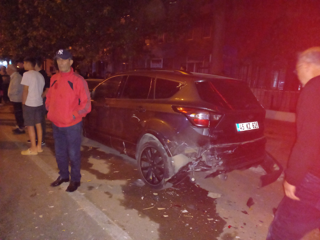 Manisa’da 6 otomobilin karıştığı zincirleme trafik kazası: 3 yaralı