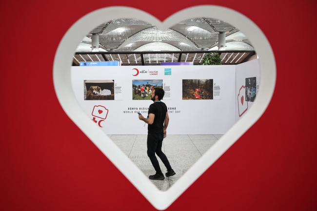 Türk Kızılaydan "iyilikte buluşmak" sergisi