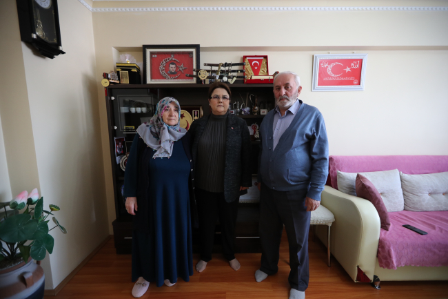 Bakan Yanık'tan 15 Temmuz şehidi Özgür Gençer'in annesine ziyaret