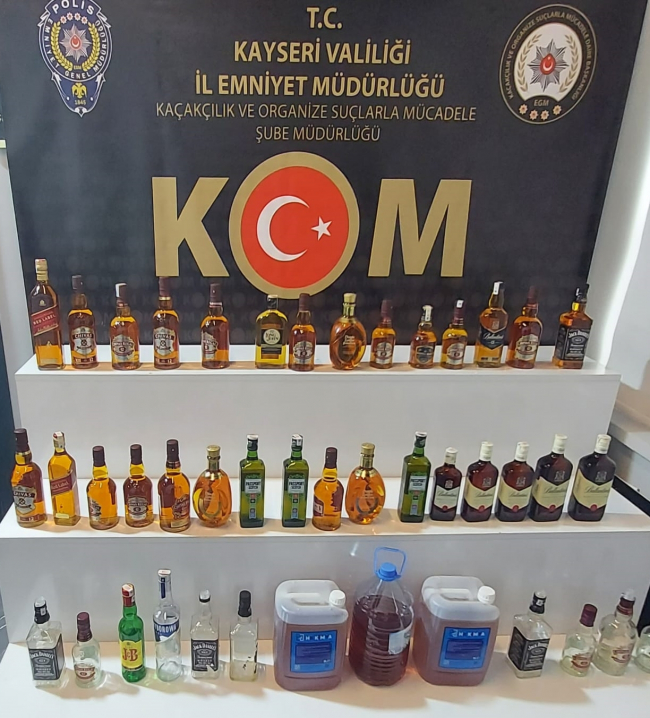 Kuaför görünümlü sahte içki imalathanesine operasyon