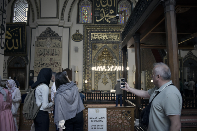 Bursa'nın simgesi Ulu Cami telefon uygulamasıyla rehbersiz gezilebiliyor