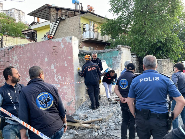 Malatya'da çöken duvarın altında kaldı: 1 ölü, 1 yaralı