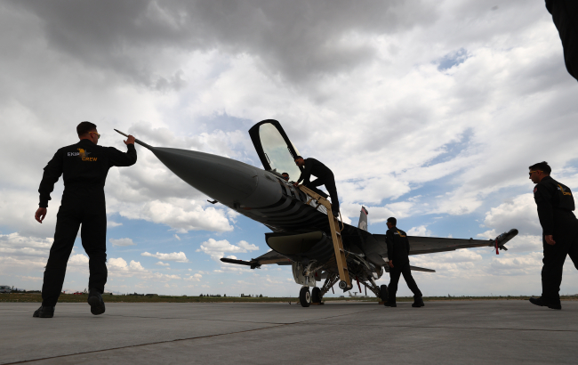 SOLOTÜRK'ten F-16'nın sınırlarını aşan manevra
