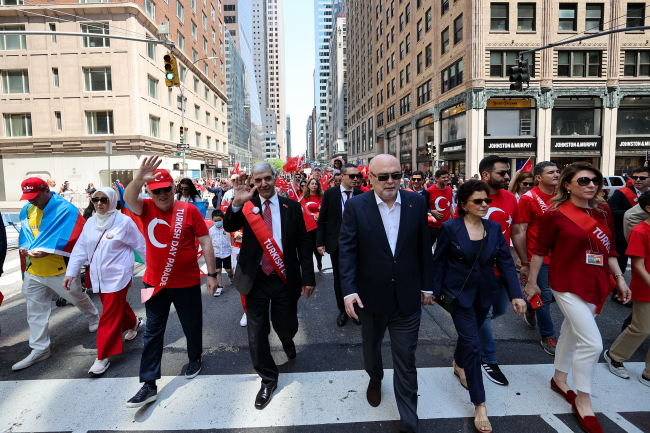 İletişim Başkanlığı New York'ta ''Türk Günü Yürüyüşü'' düzenledi