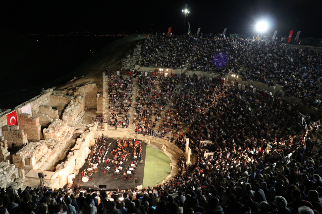 1690 yıllık hasret son buldu: Laodikya Antik Tiyatrosu izleyicilerle buluştu